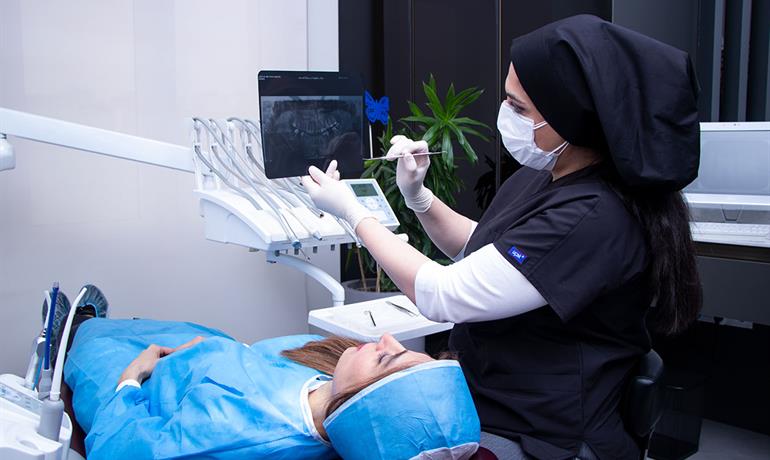 دندانپزشک خانم متخصص عصب کشی و متخصص ریشه دندان خانم